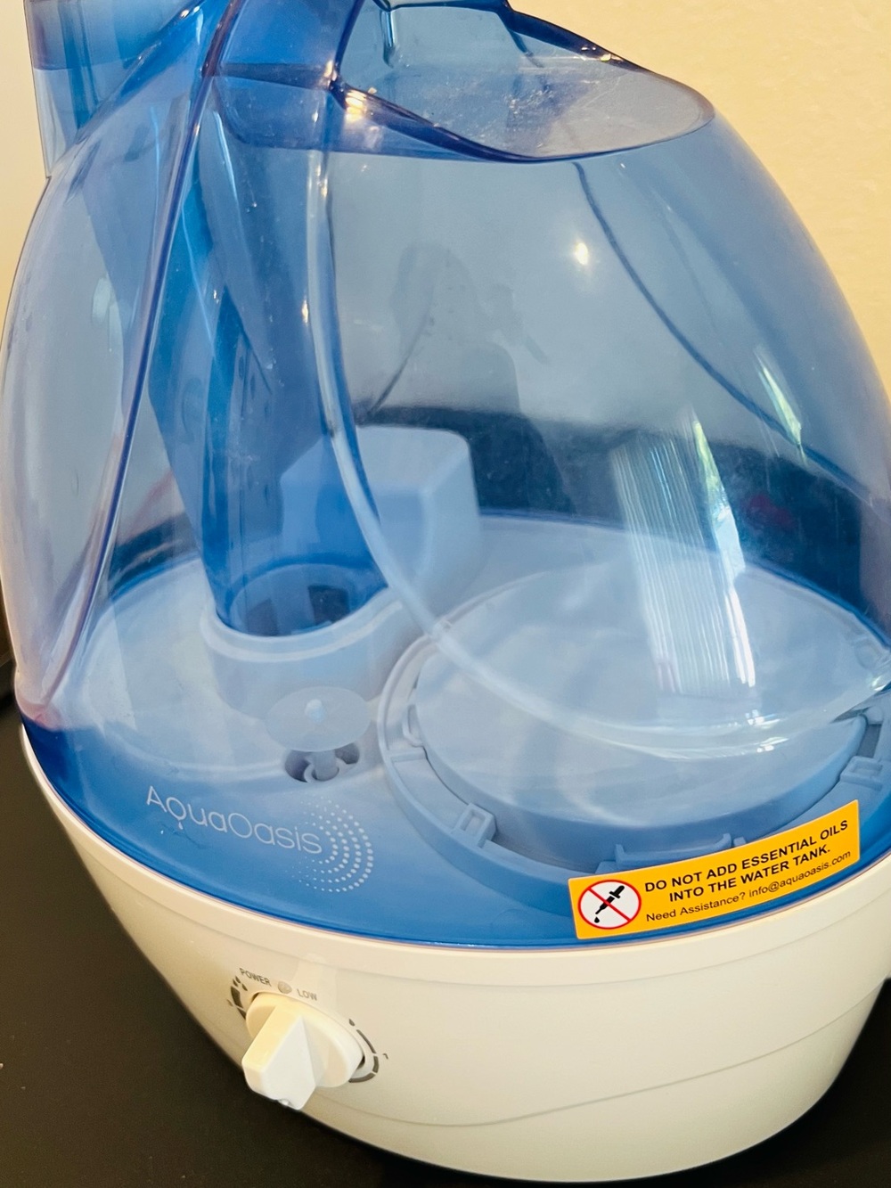 AquaOasis Blue Humidifier - Translucent Blue Top